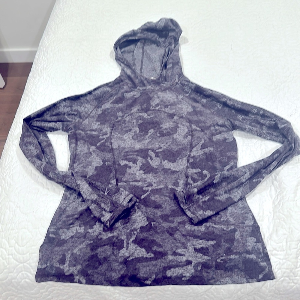 Lululemon camp long-sleeved hooded top sz 10